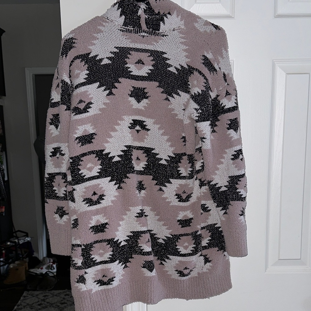 Chic & Soft Women's Aztec Cardigan - Black, White, Pink - Picture 4 of 4